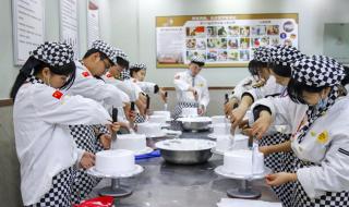 去学西点那个学校好,要多少费用（比如新东方） 学西点哪个学校好